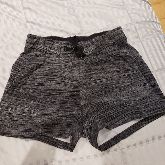 lululemon athletica Other - Lululemon gently worn shorts black and white sz 4